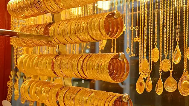 Altın Uzun Zaman Sonra Düşüşe Geçti 22 Nisan Pazartesi Güncel Altın Fiyatları