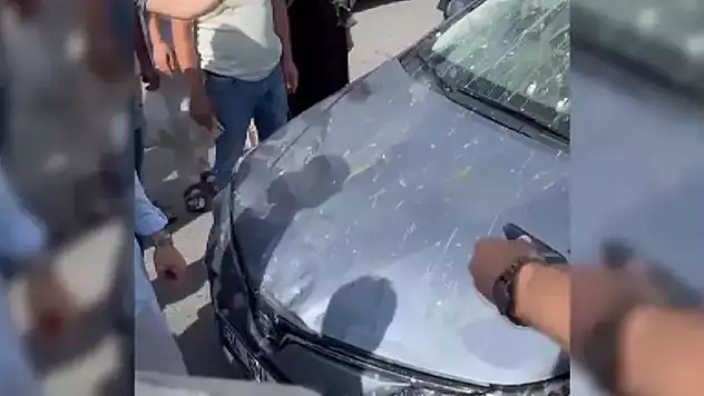 Anne ve çocuğuna otomobil çarptı: 2 yaşındaki  bebek öldü