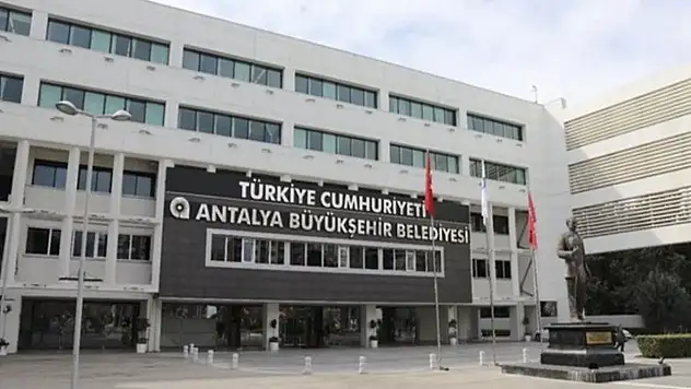 Antalya Belediyesi'ne rüşvet operasyonunda 17 şüpheli gözaltına alındı