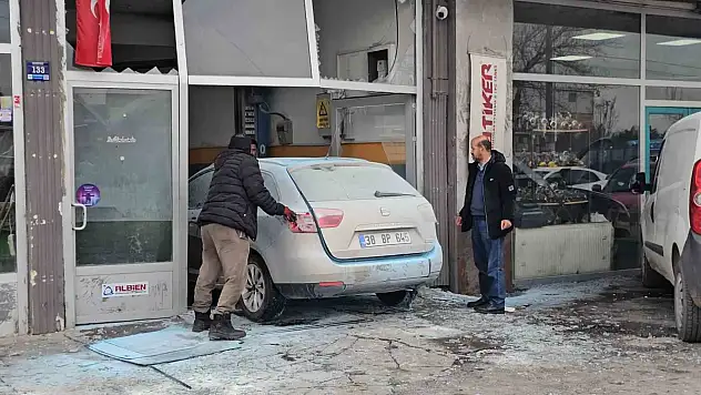 Aracın LPG tankı patladı: 3 yaralı