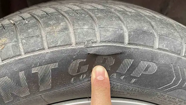 Araçların Lastiklerini Bıçakla Kesen 3 Kişi Yakalandı