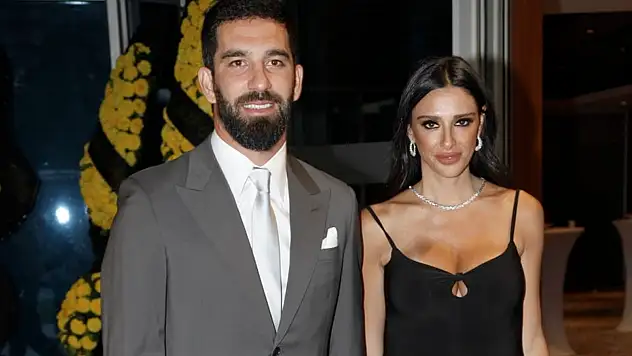 Arda Turanın Eşinin 42 Bin TL'lik Terlikleri Gündem Oldu