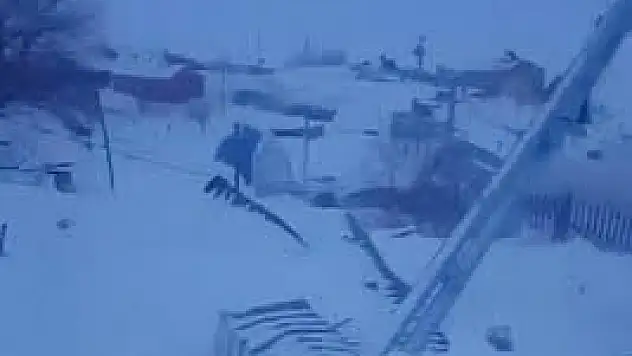 Ardahan'da  4 evin üzerine çığ düştü