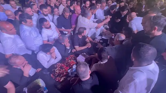 Aşiret düğününde takılanlar dudak uçuklattı