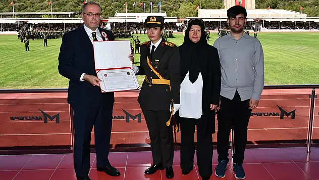 Babasının Yolunda Şehit Ömer Halisdemir'in Kızı Teğmen Oldu