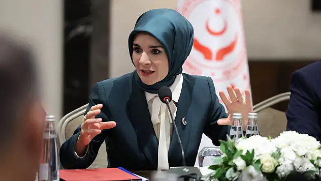 Bakan Göktaş Çocuklarımızı Korumak İçin Yeni Sosyal Medya Düzenlememizi Hayata Geçiriyoruz