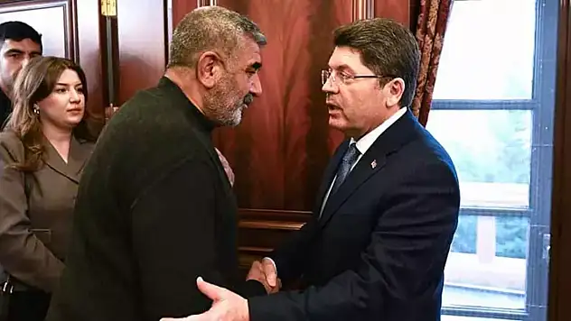 Bakan Tunç, Rojin Kabaiş'in babası ile görüştü