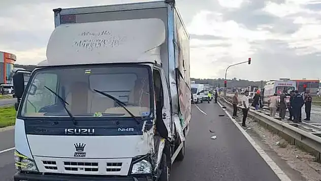 Bariyere çarpan kamyonetin sürücüsünün ayağı koptu