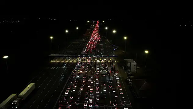 Bayram Tatili Göçü Başladı Otoyolun Kesişim Noktasında Trafik Durdu