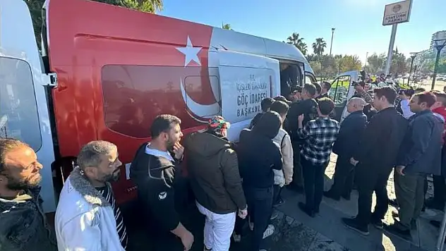 Bayram Tatilinde 60 İlde 881 Kaçak Göçmen Yakalandı