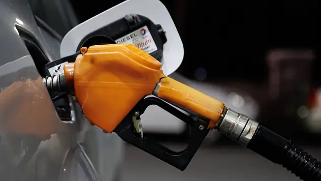 Benzine indirim geliyor! Salı günü geçerli olacak
