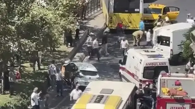 Beyoğlu'nda 10 araçlı zincirleme trafik kazası!