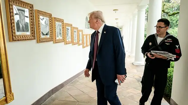 Biden'ın portresi yerine koyduğu fotoğraf şok dedirtti!