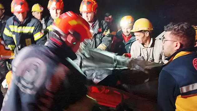 Bin 100 metredeki madencilerin cenazeleri çıkartıldı