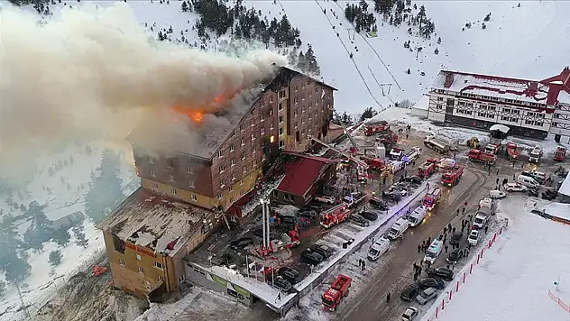 Bolu'da otel faciasında yangının çıkış anı kamerada