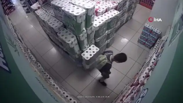 Bursa'da 10 yaşlarındaki bir çocuk, marketi kundakladı!