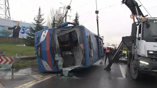 Cezaevi nakil aracı devrildi 2 jandarma personeli ağır olmak üzere 19 yaralı