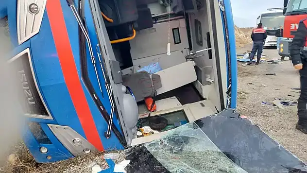 Cezaevi nakil aracı devrildi 9 yaralı