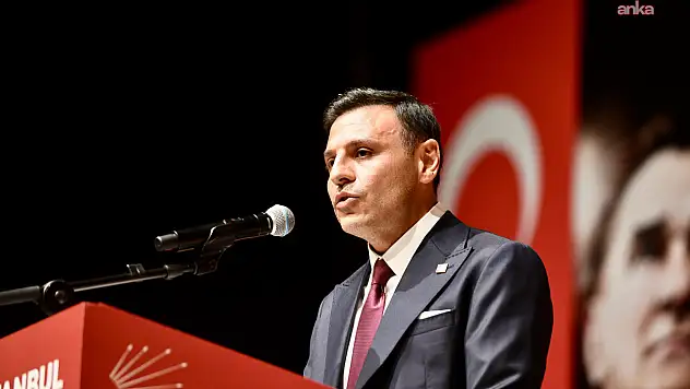 CHP Olağanüstü İstanbul İl Kongresi'nde Özgür Çelik'ten kritik açıklamalar