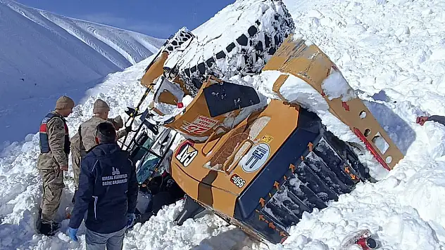 Çığ Altında Kalan ve Yaralı Kurtarılan Kepçe Operatörü Öldü