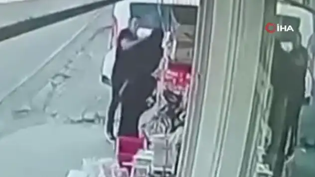 Çocuğunun mezuniyetine giderken darp edildi!