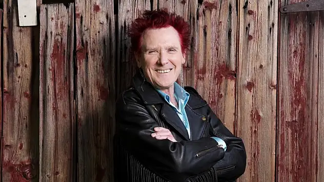 Colin Burgess kimdir?