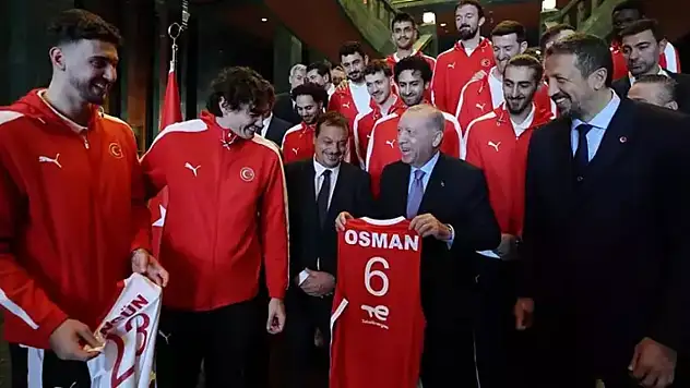 Cumhurbaşkanı Erdoğan, A Milli Basketbol Takımı'nı Kabul Etti