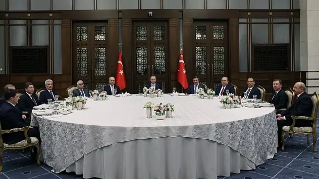 Cumhurbaşkanı Erdoğan Devletin Zirvesiyle Yemekte Buluştu