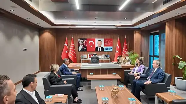 DEM Parti Heyeti'nden Özgür Özel'e ziyaret