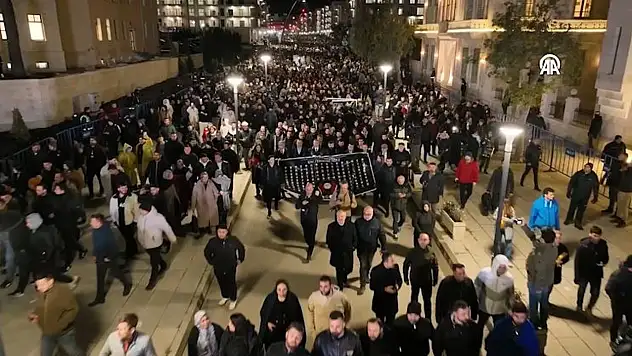 Depremlerde Yaşamını Yitirenler Sessiz Yürüyüşle Anıldı