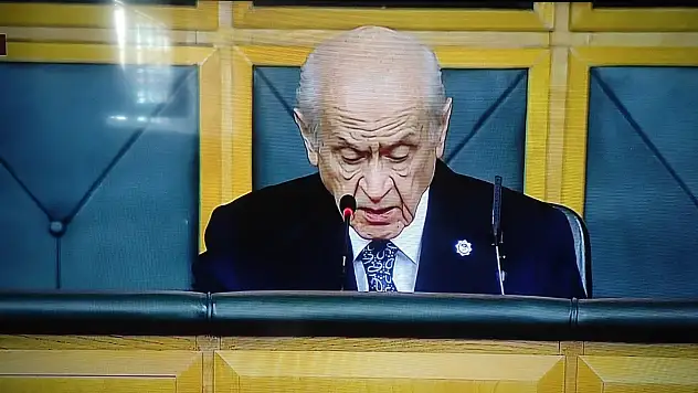 Devlet Bahçeli Neden Oturarak Konuşuyor? Bahçeli'nin Sağlık Sorunu mu Var?
