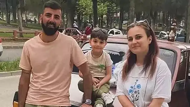 Direğe çarpan otomobilde baba ve oğlu öldü, sürücü anne ağır yaralı