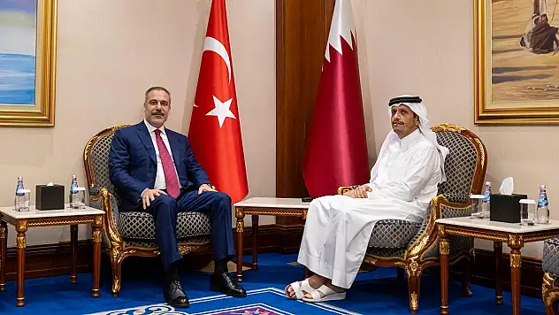 Dışişleri Bakanı Hakan Fidan Doha'da Katar Başbakanı Al Sani ile bir araya geldi