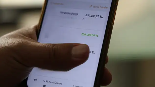 Doğum gününde hesabına gelen çeyrek milyon lirayı iade etti!