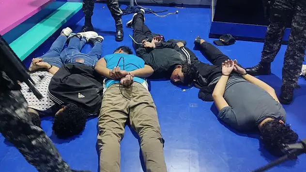 Ekvador'da Silahlı Grup Canlı Yayında Devlet Televizyonunu Bastı