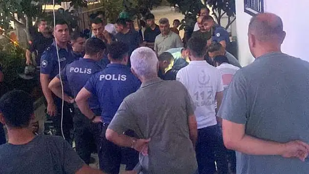 Elini Kıyma Makinasına Kaptıran Çocuğun Eli Çıkmayınca Makine İle Ameliyata Alındı