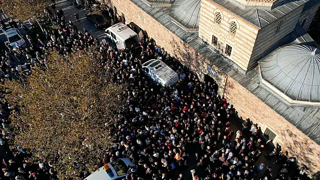 Enkazda kalan 4 kişilik Bilir ailesi, son yolcuklarına uğurlandı