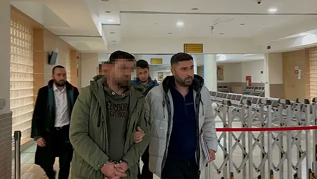 Eski milli futbolcuyu darp eden iki kişi hakkında karar çıktı