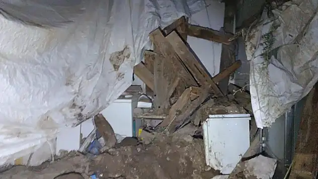 Ev çöktü: 2 çocuk öldü, anne ağır yaralı