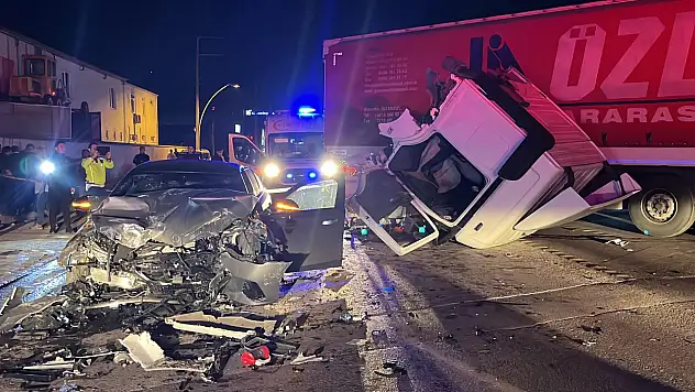 Feci Kaza! Ortalık Savaş Alanına Döndü: 1'i Ağır 6 Yaralı