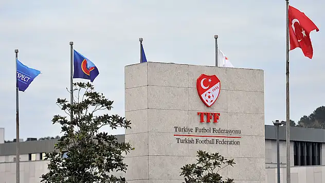 Fenerbahçe, Beşiktaş ve Başakşehir'in Süper Lig maçları ertelendi