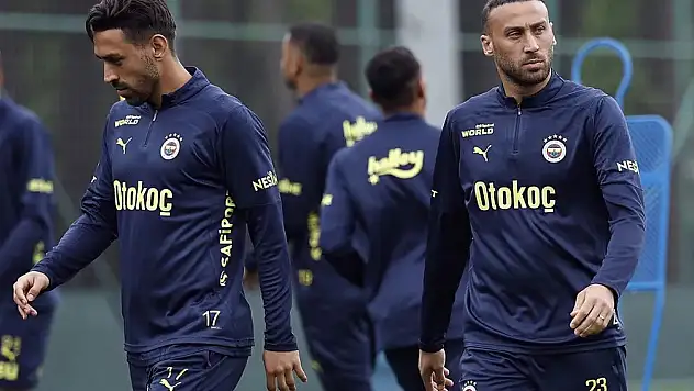 Fenerbahçe'de İrfan Can Kahveci ve Cenk Tosun kadro dışı kaldı