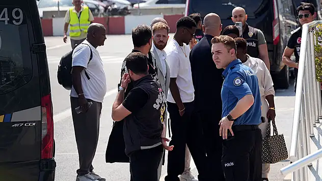 Fenerbahçe ile anlaşan Jhon Duran, İstanbul'a geldi