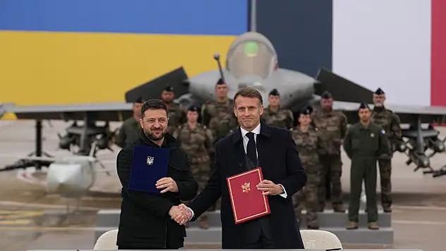 Fransa Ve Ukrayna Arasında 10 Yıllık Savunma Ortaklığı