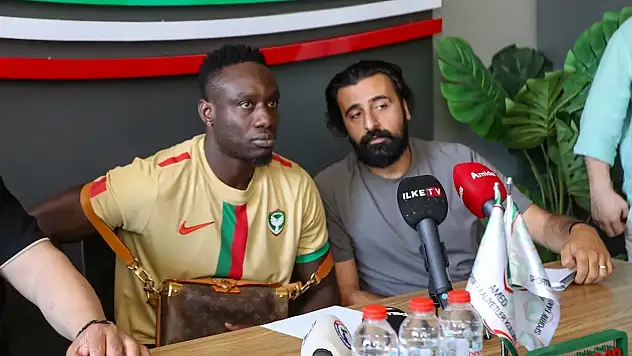 Galatasaray'ın eski yıldızı Mbaye Diagne, Amedspor'a imzayı attı
