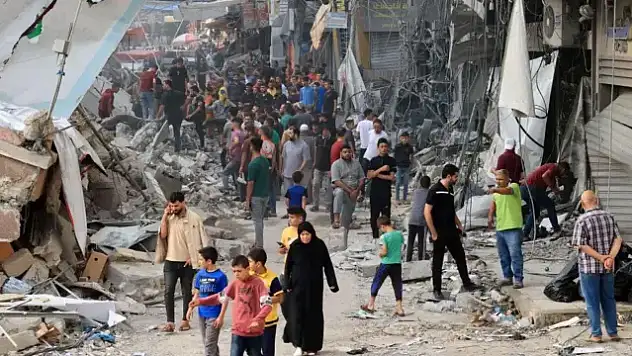 Gazze'de can kaybı 56 bin 647'ye yükseldi