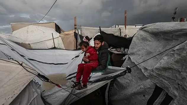 Gazze'deki hükümet, bölgedeki 127 bin çadırın barınmaya elverişsiz hale geldiğini duyurdu