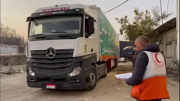 Gazze Şeridi'ne 100 yardım tırı giriş yaptı!
