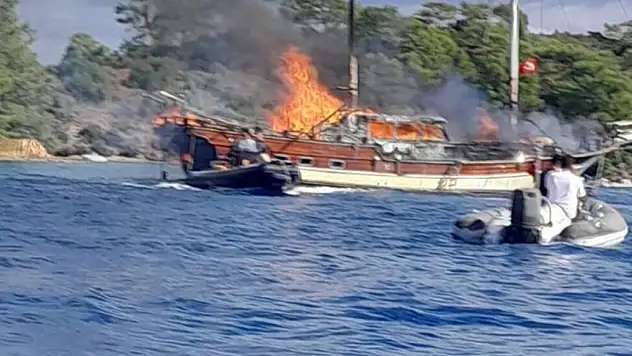 Göcek'te tekne yangını