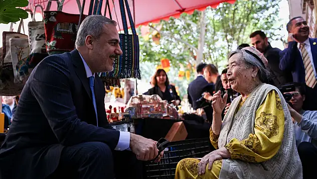 Hakan Fidan Çin'de Özerk Türk Bölgelerini Ziyaret Etti
